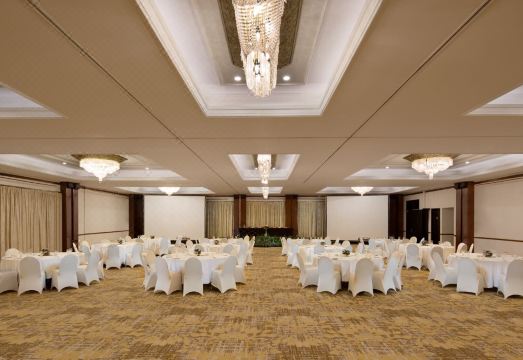 Hotel Aryaduta Lippo Village Hotel Overview