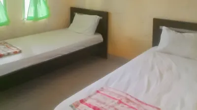 Wisma Tenang Jaya Syariah Mitra RedDoorz Hotel dekat KUD Karangasem, Leuwimunding - Majalengka