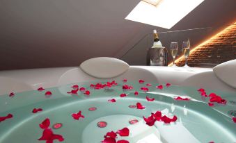 Anahita Boutique Hotel