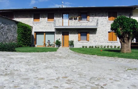 阿拉克&伊農家樂住宿旅館