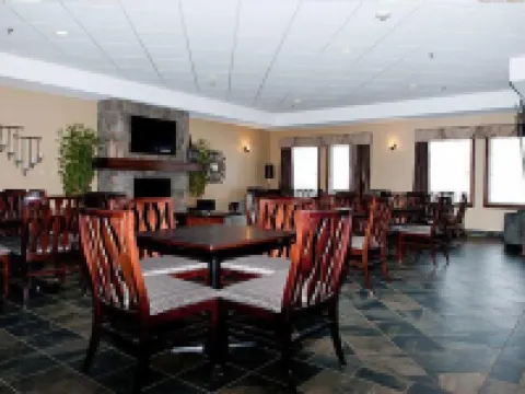 Paradise Inn and Suites Hotels in Valleyview