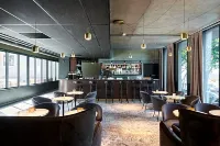 Dina Morgabine Saint Denis - bar