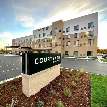 Courtyard East Lansing Okemos