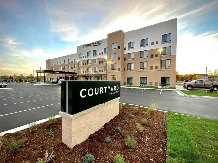 Courtyard East Lansing Okemos Отели в г. Ингам Каунти