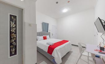 RedDoorz Syariah Near Alun Alun Ciledug Cirebon