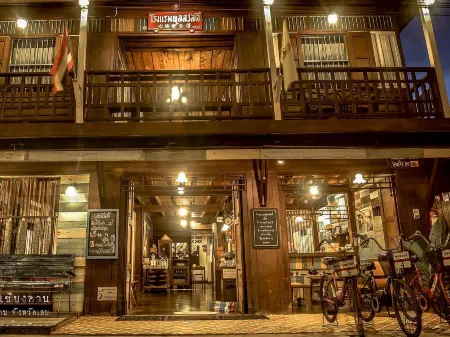 Poonsawasdi Hotel Отели рядом с достопримечательностью «Kaeng Khut Khu»