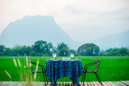 Khampunna Отели рядом с достопримечательностью «Wat Cham PI»