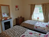 Pathways Holiday Cottage a delightful 18th century stone cottage in Derbyshire.