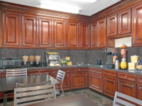 Days Inn & Suites by Wyndham Houston North/Spring Hoteles cerca de National Museum of Funeral History