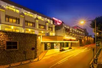 Riviera Hotel Macau Hotels near New Yaohan (Nam Van Store)