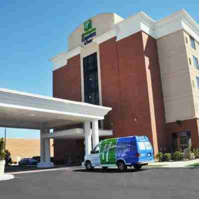 Holiday Inn Express & Suites Norfolk Airport Hotel Exterior