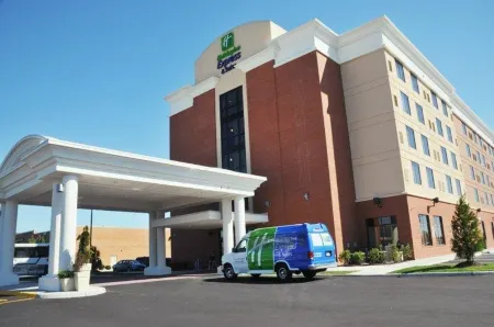 Holiday Inn Express & Suites Norfolk Airport