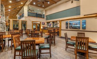 a restaurant with wooden tables and chairs , a balcony , and a large screen on the wall at Hilton Vacation Club Lake Tahoe Resort South