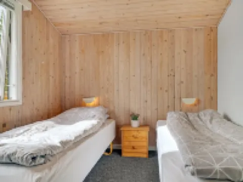 "Hughlek" - 900m from the Sea