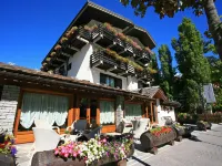 Hotel les Jumeaux Courmayeur Hotels near Checrouit