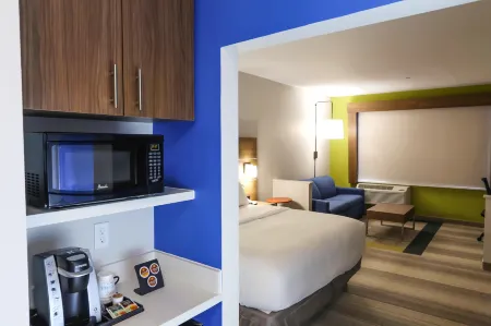 Holiday Inn Express & Suites Houston IAH - Beltway 8