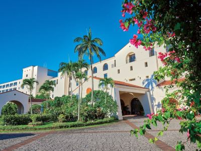 施設外観 ホテル日航アリビラの写真