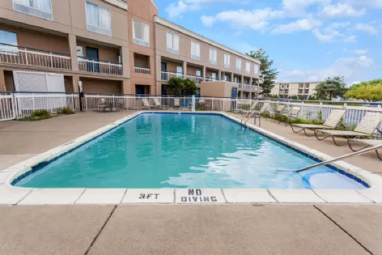 Days Inn & Suites by Wyndham Warren