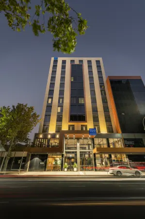 Tryp by Wyndham Pulteney Street Adelaide Отели рядом с достопримечательностью «Аделаида Ботаник Гарден»