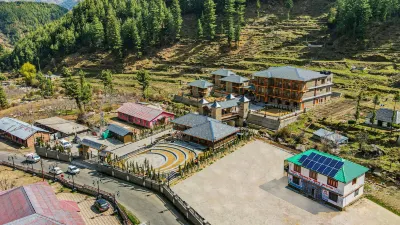 Club Mahindra Janjehli Jai Lakhdata Peer Temple附近的飯店