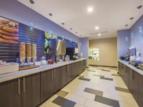 La Quinta Inn & Suites by Wyndham Enid Hotels in Enid