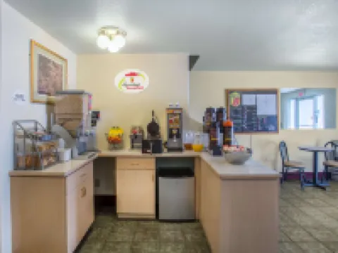 Super 8 by Wyndham Hamilton Hotels in Hamilton