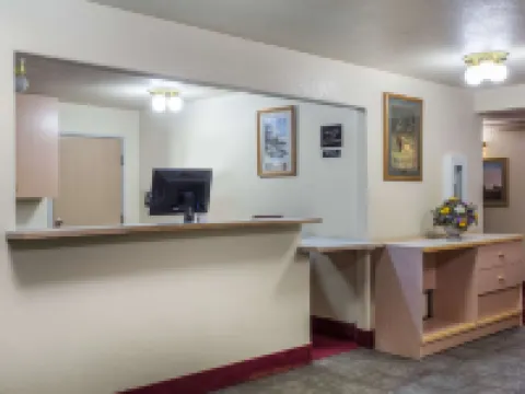 Super 8 by Wyndham Hamilton Hotels in Hamilton