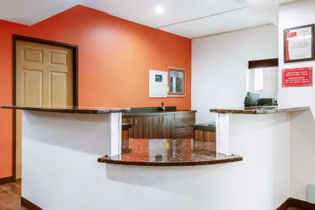 Econo Lodge Отели в г. Джонсон