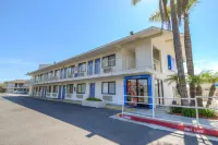 Motel 6 San Ysidro, CA  San Diego Border - parking