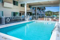 Quality Inn - Pools