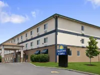 Days Inn & Suites by Wyndham Romeoville Hotels in Will County