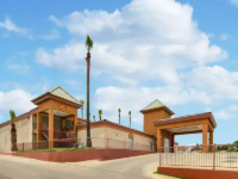 Econo Lodge Inn & Suites イーグル・パスのホテル