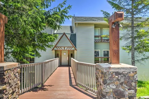Snowshoe Condo w/ Sunroom - Walk to Slopes! -  Privatzimmer