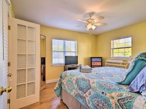 Madeira Beach Condo w/ Patio, Walk to Gulf!