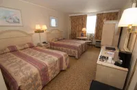 Ramada by Wyndham North Bergen Hotels in Weehawken