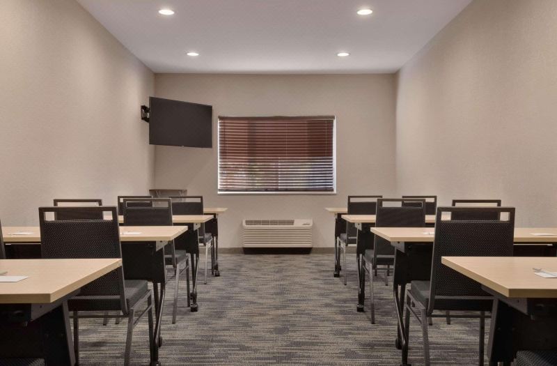 Country Inn & Suites by Radisson, Brookings photo 3