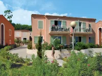 Le Domaine des Eucalyptus Hotels near Camping Resort and Spa La Baume la Palmeraie