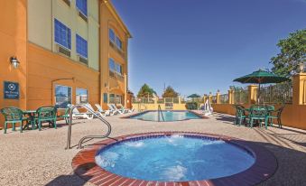 La Quinta Inn & Suites by Wyndham Pearland - Houston South