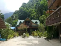 Bamboo House Beach Lodge & Restaurant