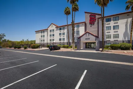 Red Roof Inn Tucson North - Marana Отели рядом с достопримечательностью «Tucson Premium Outlets»