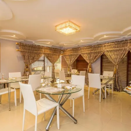 Room-Ezulwini Guest House - Queen Room w