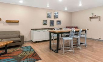 Extended Stay America Select Suites - Louisville - Airport