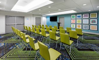 Holiday Inn Express & Suites Sulphur (Lake Charles)