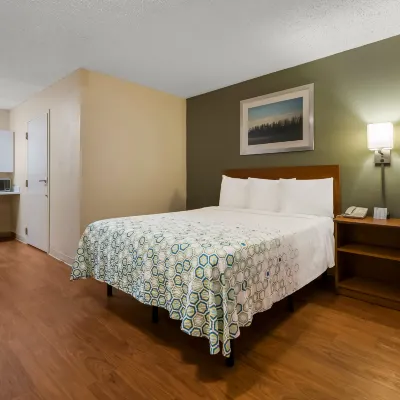 HomeTowne Studios Orlando - UCF Area Hotels near Central Florida Research Park