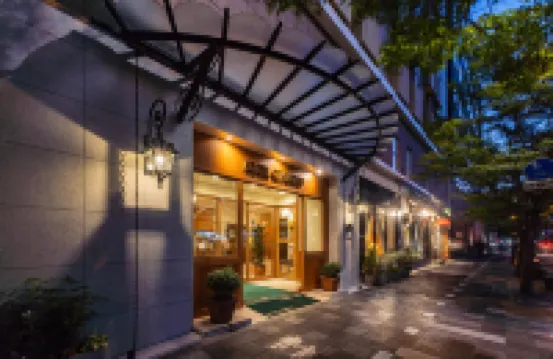 هوتل جيموند كيوتو Hotels near محطة ماروتاماتشي