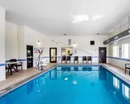 Comfort Inn & Suites Ponca City Near Marland Mansion - piscina