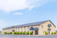 Super 8 by Wyndham Pratt Hotels in Township 12
