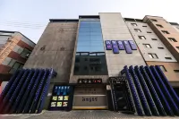 Gyeongju Angel Hotels near Daereungwon Tomb Complex