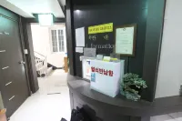 Ulleung Hwangje Hotel - Motels