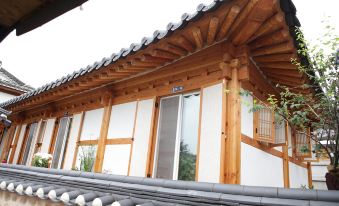 Jeonju Heungbuga Hanok Stay